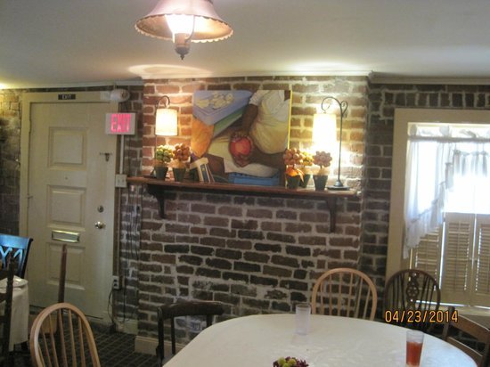 Mrs. Wilkes’Dining Room restaurant in Savannah, United States
