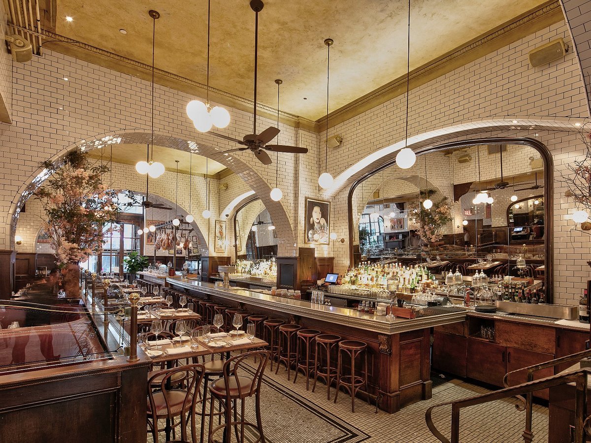 ZZ’s Clam Bar restaurant in New York City, United States