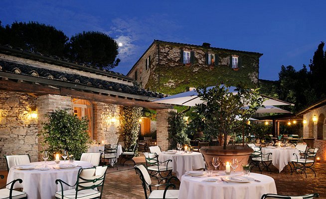 Il Poggio Rosso restaurant in Castelnuovo Berardenga, Italy