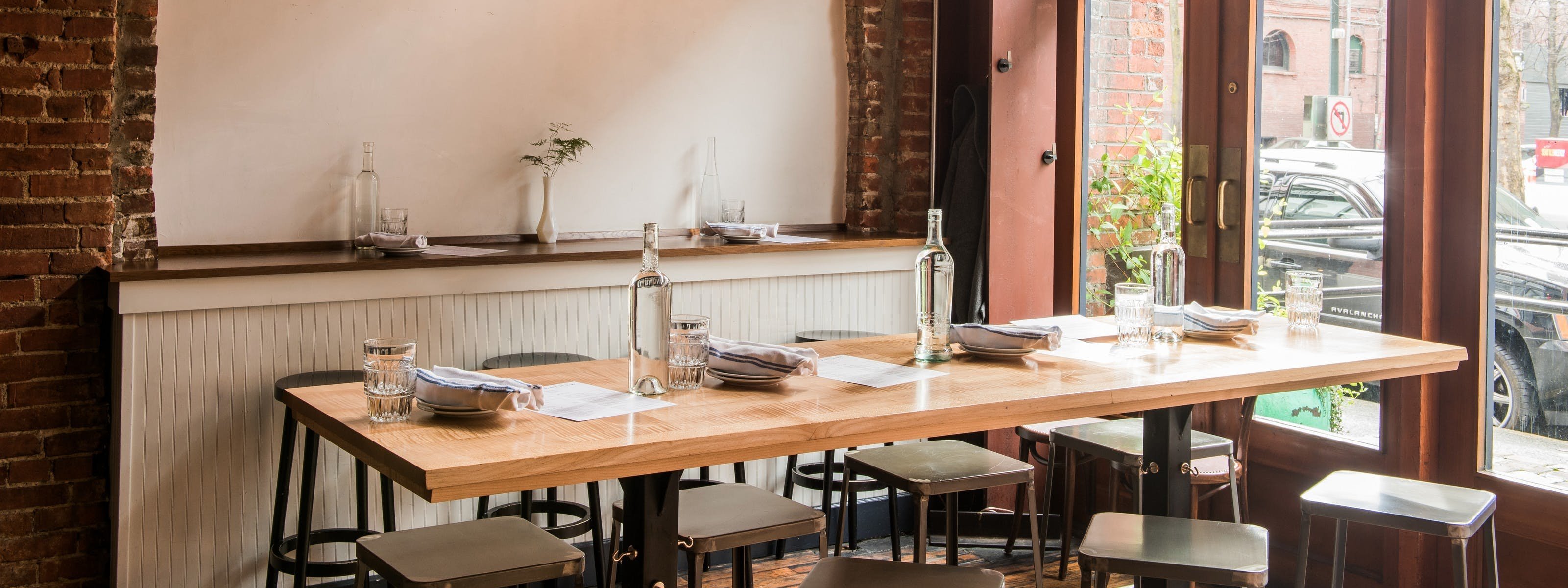 Damn the Weather, Restaurant in Seattle