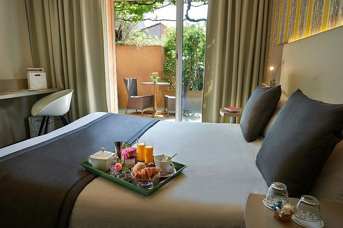 Le Carré d'Alethius, Restaurant in Charmes-sur-Rhône