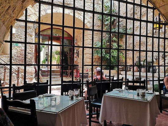 Bacchus Restaurant, Restaurant in Vancouver