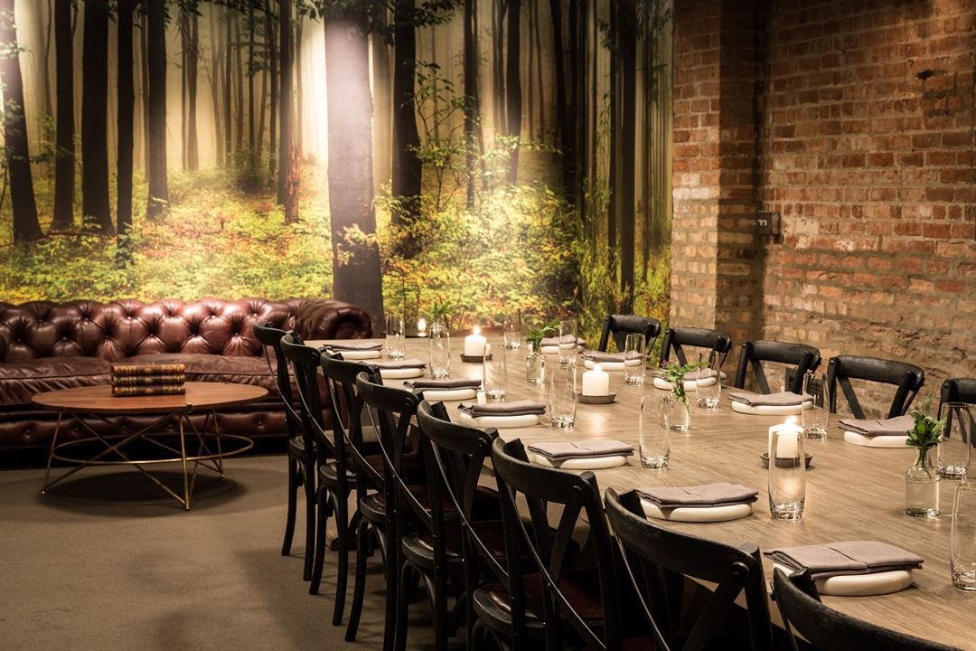 Loyalist restaurant in Chicago, United States