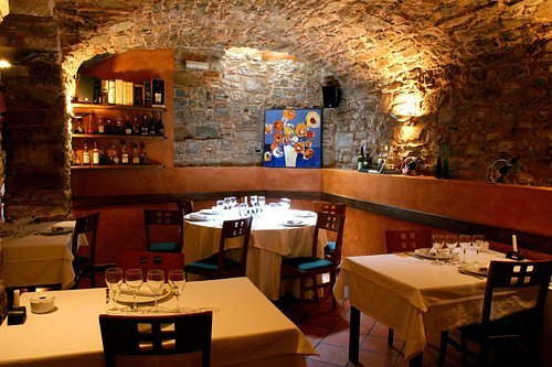 Les Voltes de Sant Sebastià, Restaurant in Moià