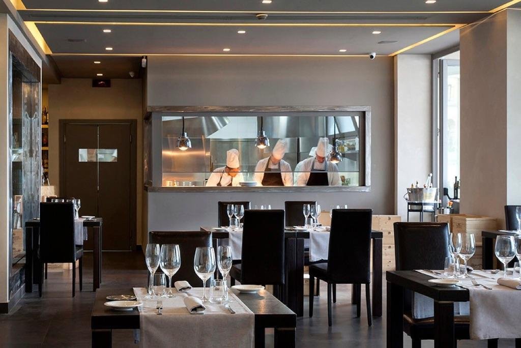 Palazzo Petrucci, Restaurant in Naples