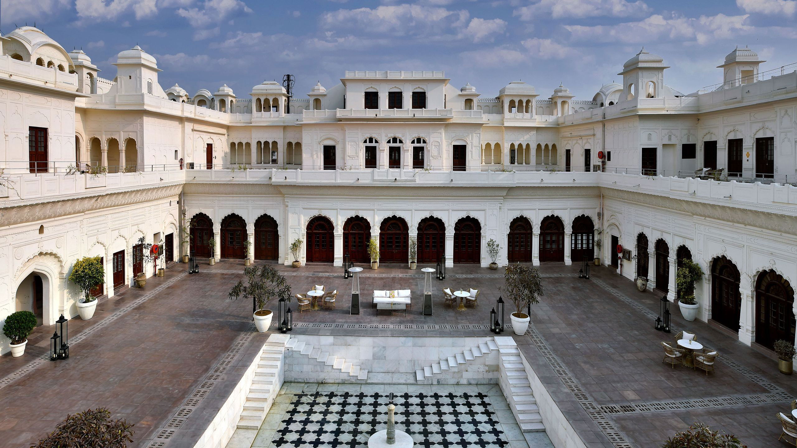 Ran Baas The Palace hotel in Qila Mubarak