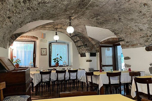 Contrada Bricconi restaurant in Oltressenda Alta, Italy