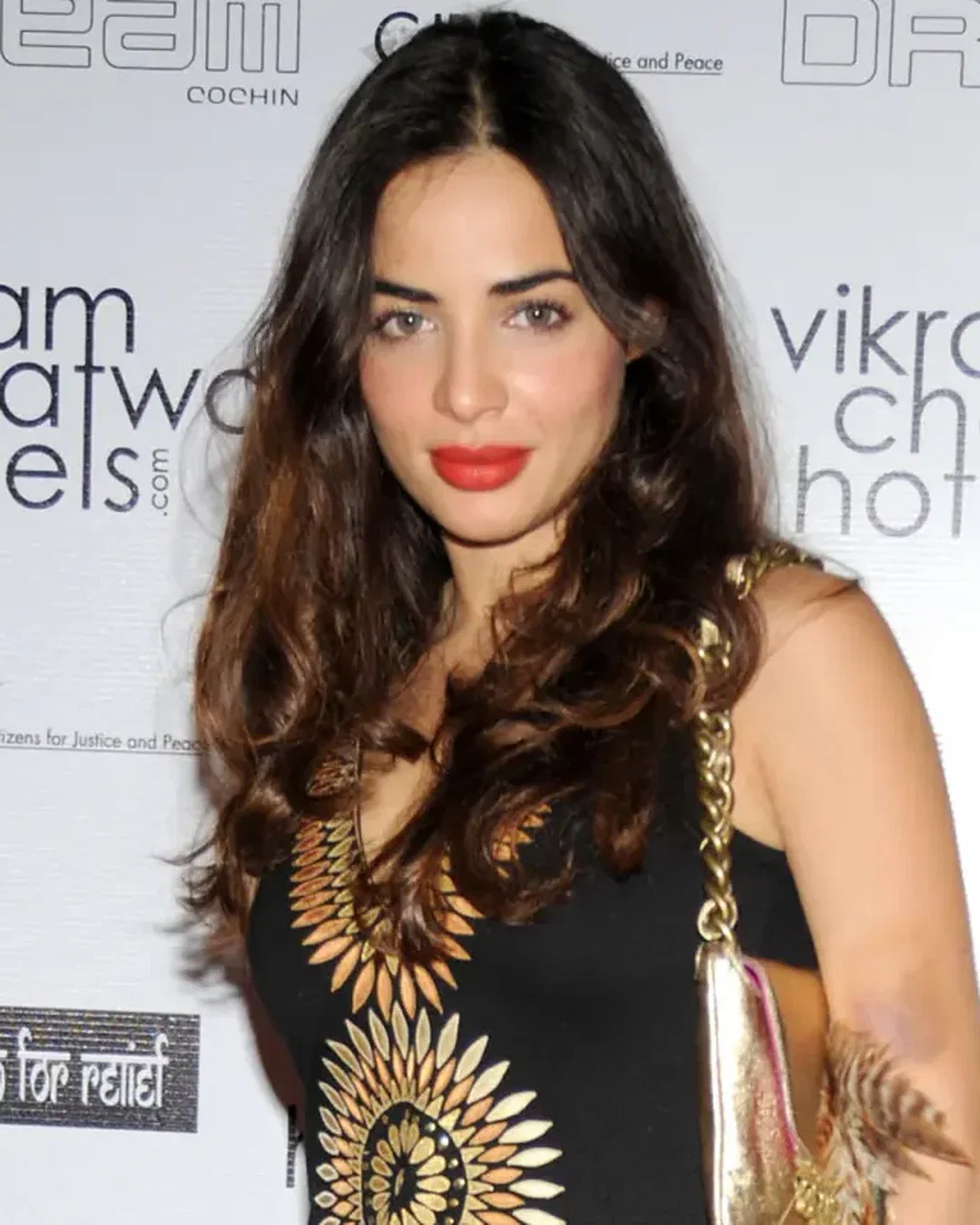 Ayesha Thapar