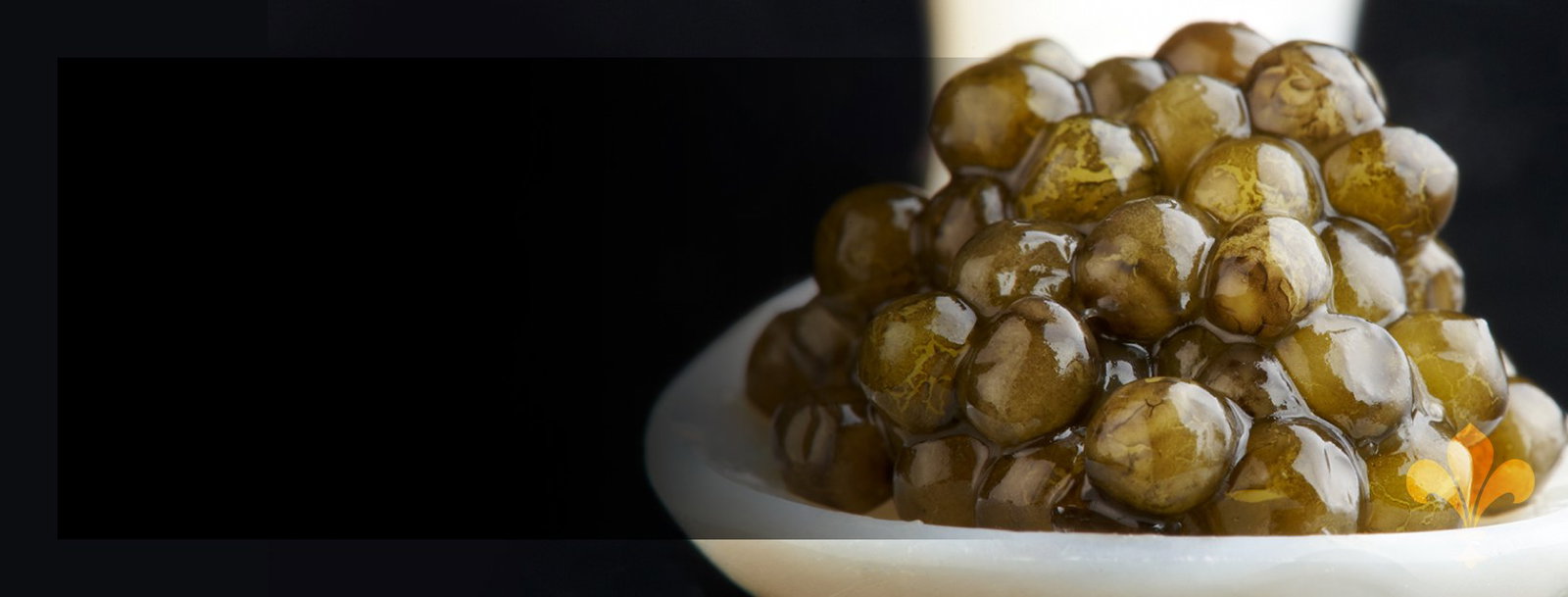 Royal Caviar Kaviar auf einem Löffel in Nahaufnahme