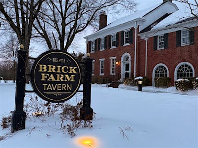 Brick Farm Tavern restaurant in Hopewell