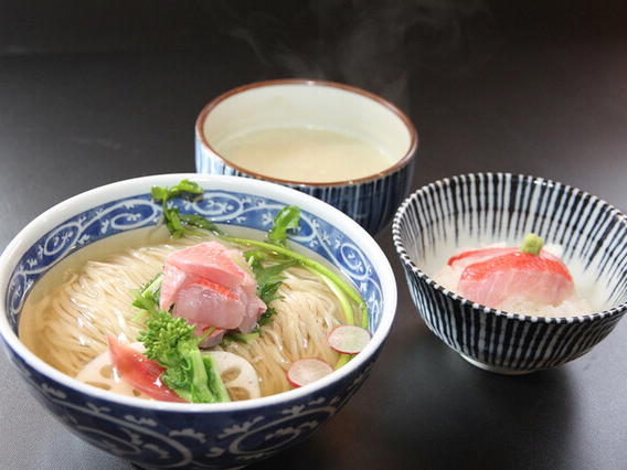 Kotobuki Seimen Yoshikawa Nishidai ekimae ten, Tokyo, Japan