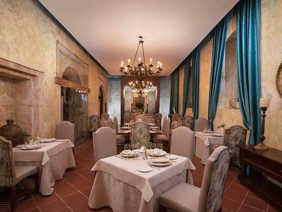 Restaurante 1502. Hotel Hodelpla Nicolás de Ovando, Restaurant in Santo Domingo
