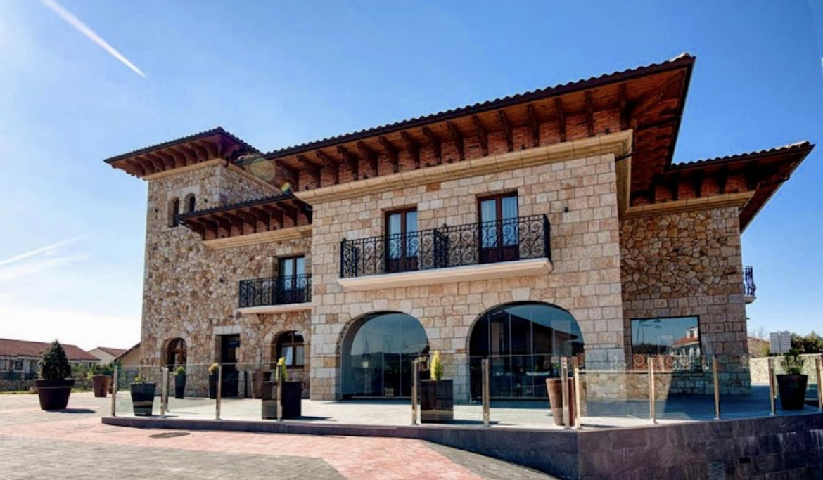 Cucabrera Bistró. Hotel Gastronómico Torre de Galizano, Restaurant in Galizano