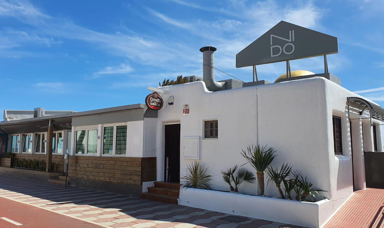 Chiringuito Nido Playa restaurant in Roquetas De Mar