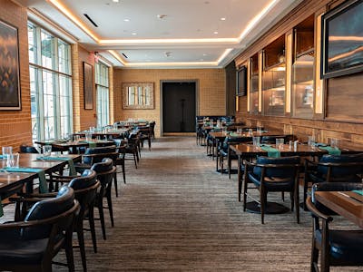 Rohr's, Restaurant in Notre Dame