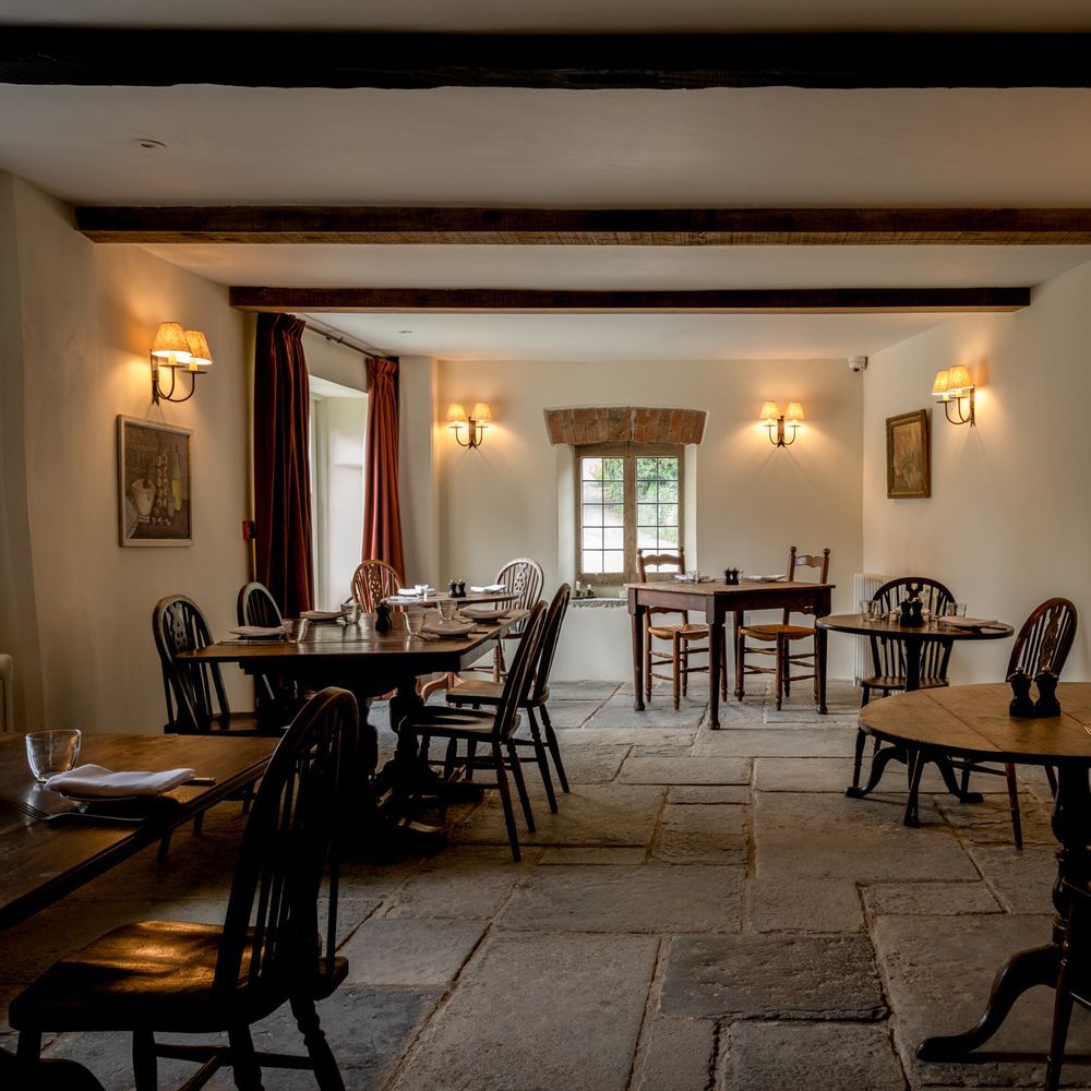 The Three Horseshoes