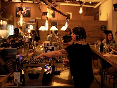 HiFi Wine Bar, Restaurant in McMinnville