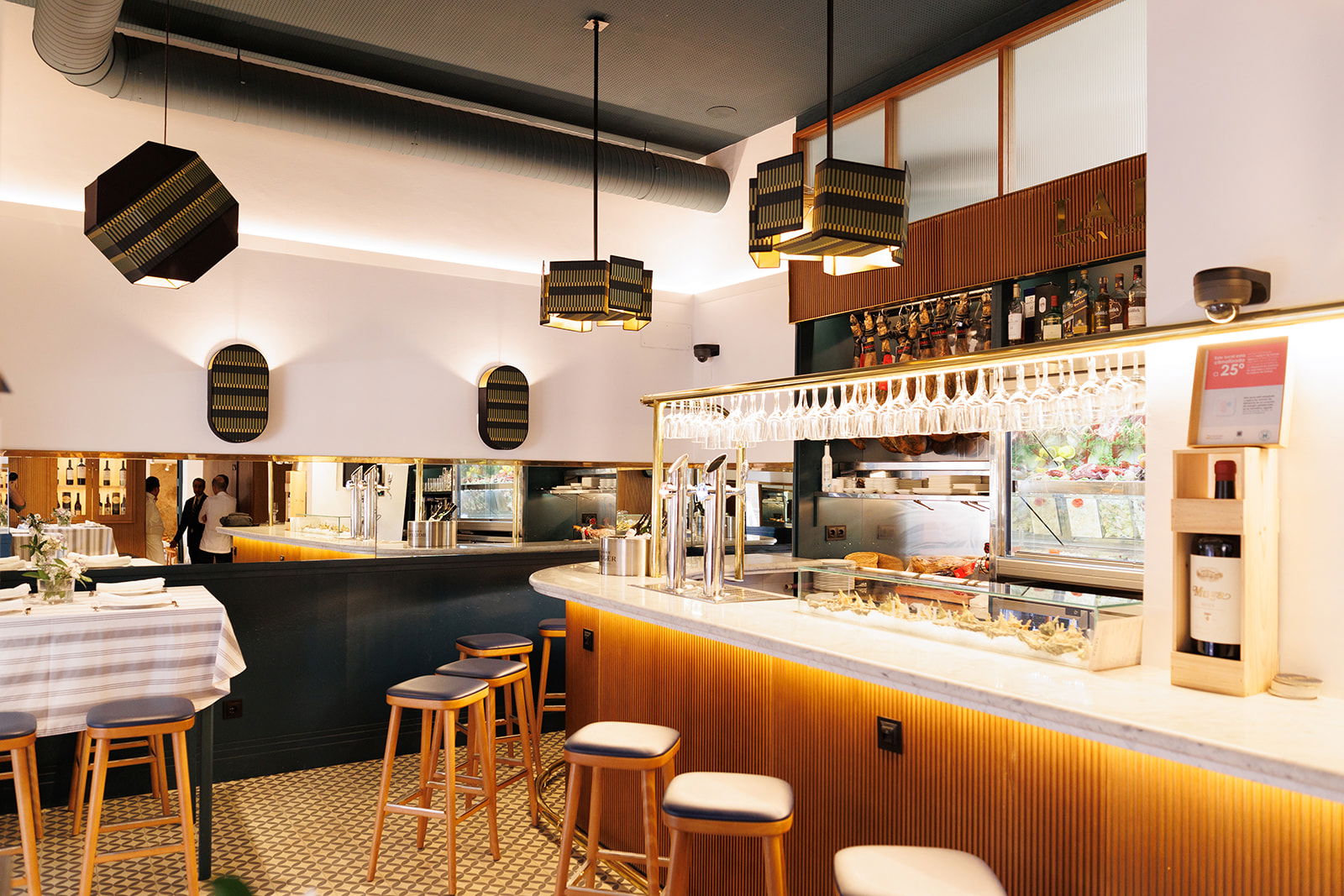 La Isla, Restaurant in Seville