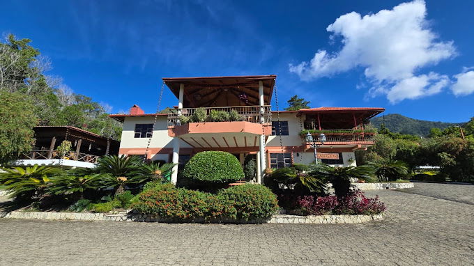 Restaurante Altocerro. Hotel Altocerro, Restaurant in Constanza