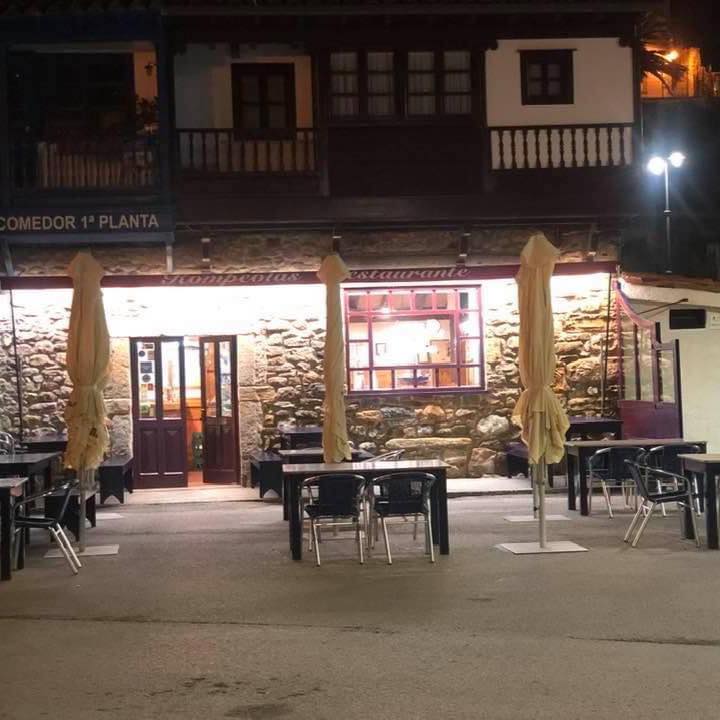 El Rompeolas, Restaurant in Tazones