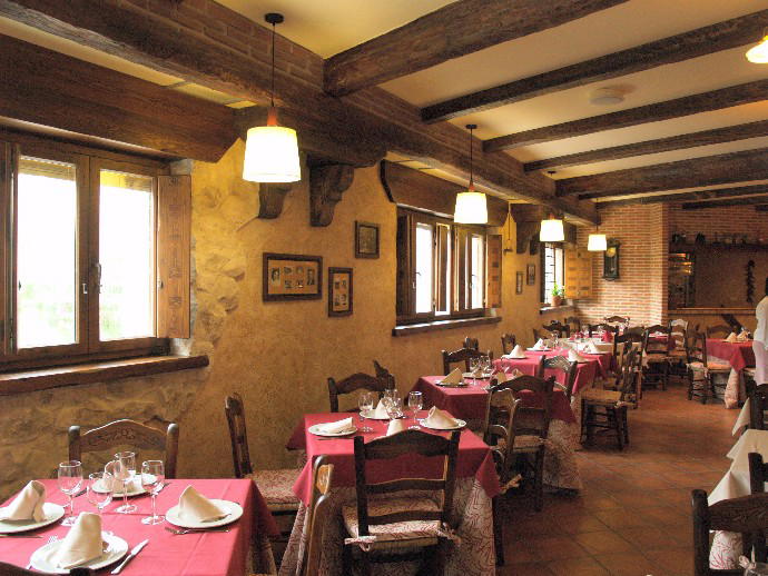 Lobiche restaurant in Navafria