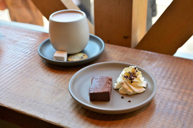 DANDELION CHOCOLATE Fakutorii&kafe kuramae, Tokyo, Japan