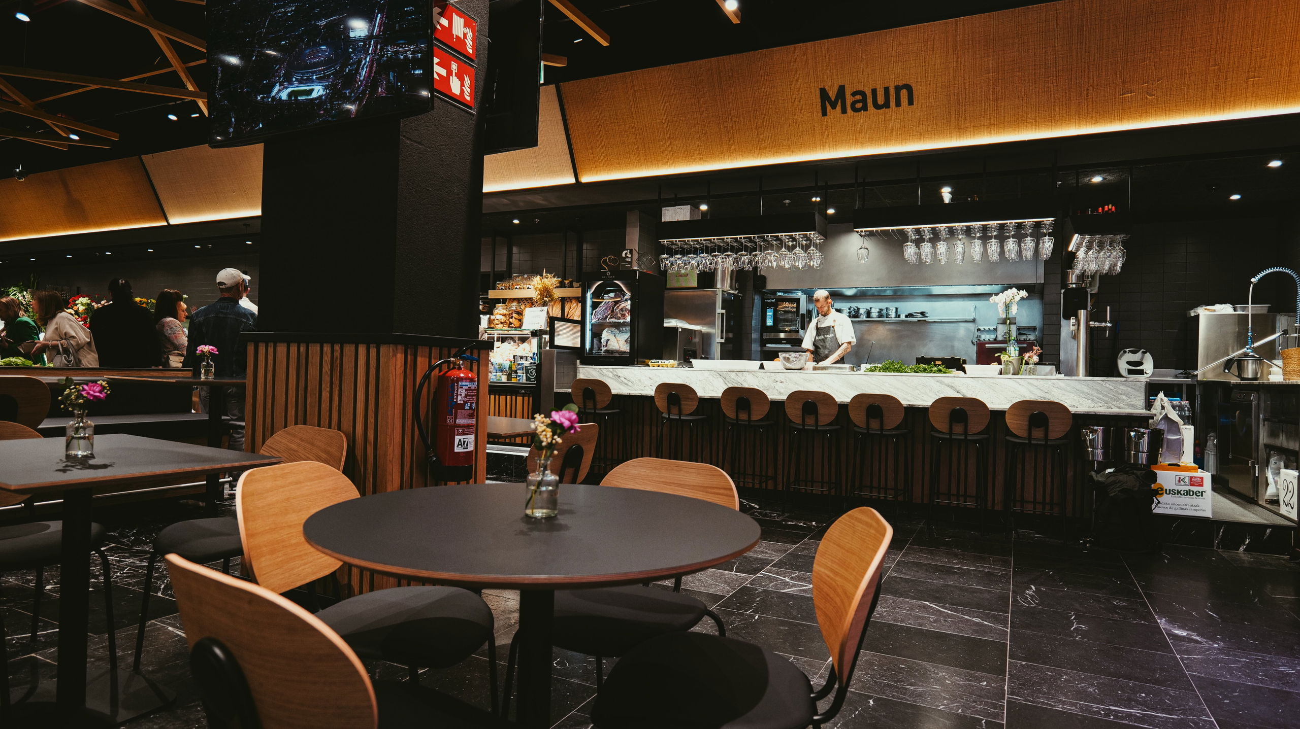 Maun Grill Bar, Restaurant in San Sebastián