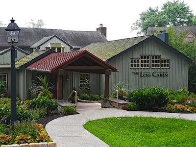 The Log Cabin, Restaurant in Leola