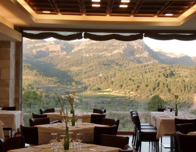 Can Josep. Hotel Can Josep restaurant in Bot
