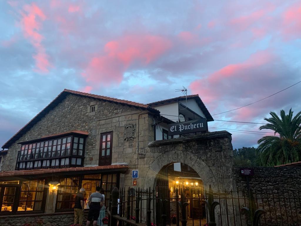 El Pucheru 4 Almas, Restaurant in Barcenaciones
