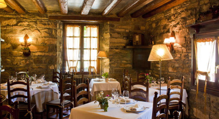 Casa Frauca. Hotel Casa Frauca restaurant in Sarvise