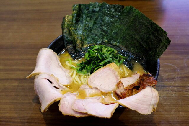 Yokohama Iekei Ramen Tennoya Samukawa souhon ten, Restaurant in Koza-gun