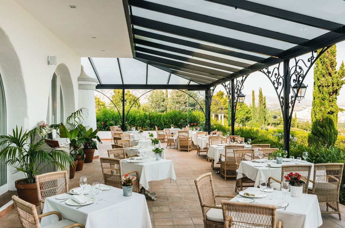 Cortijo Bravo. B bou Hotel Cortijo Bravo, Restaurant in Benamocarra