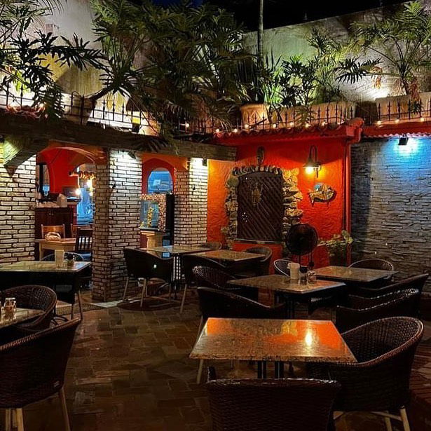 Restaurante Pequeña Suiza, Restaurant in Boca Chica