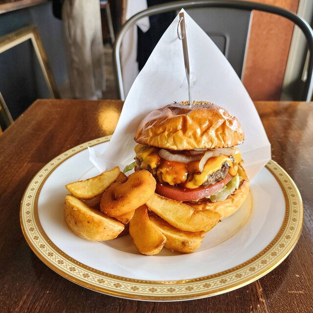 Ralph's Burger Restaurant