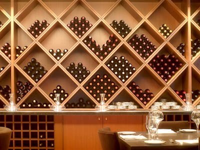 Neros Steakhouse, Restaurant in Windsor