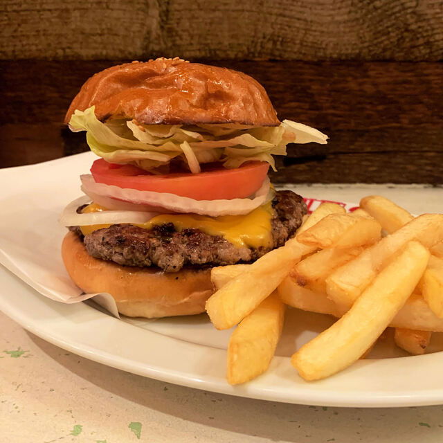 Mandolin Hamburger Kitchen, Restaurant in Narashino