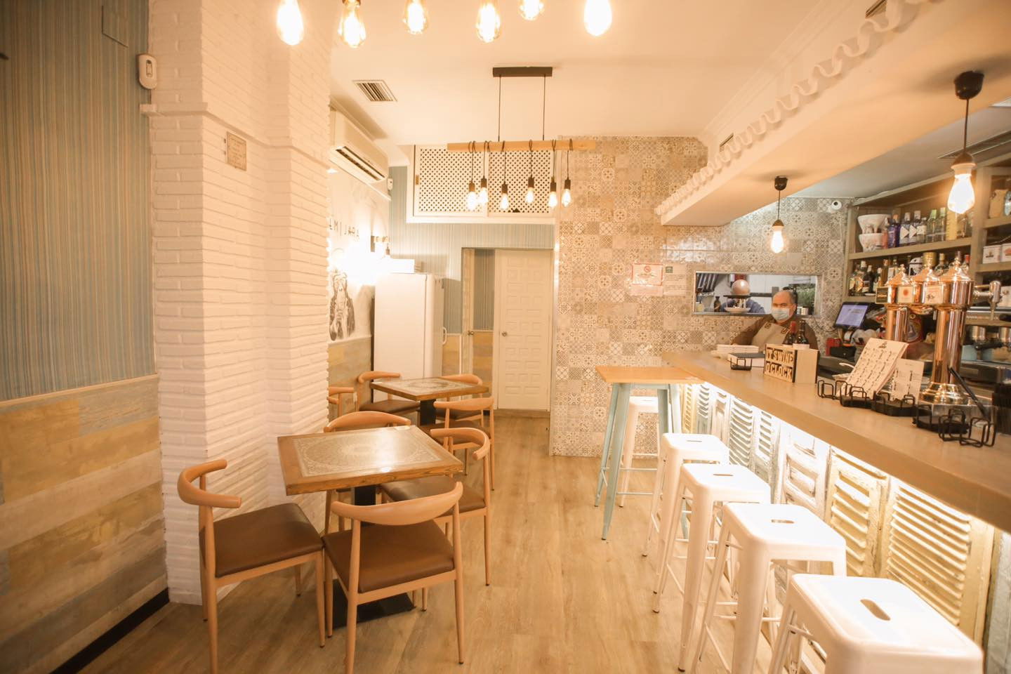 Almijara Casual Bar, Restaurant in Málaga
