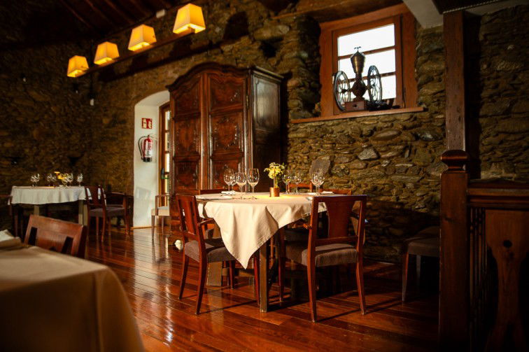Fonda dels Pics. Hostal Fonda dels Pics, Restaurant in Escadarcs