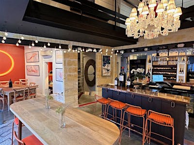 Vignobles et Châteaux Wine Bar, Saint-Émilion, France