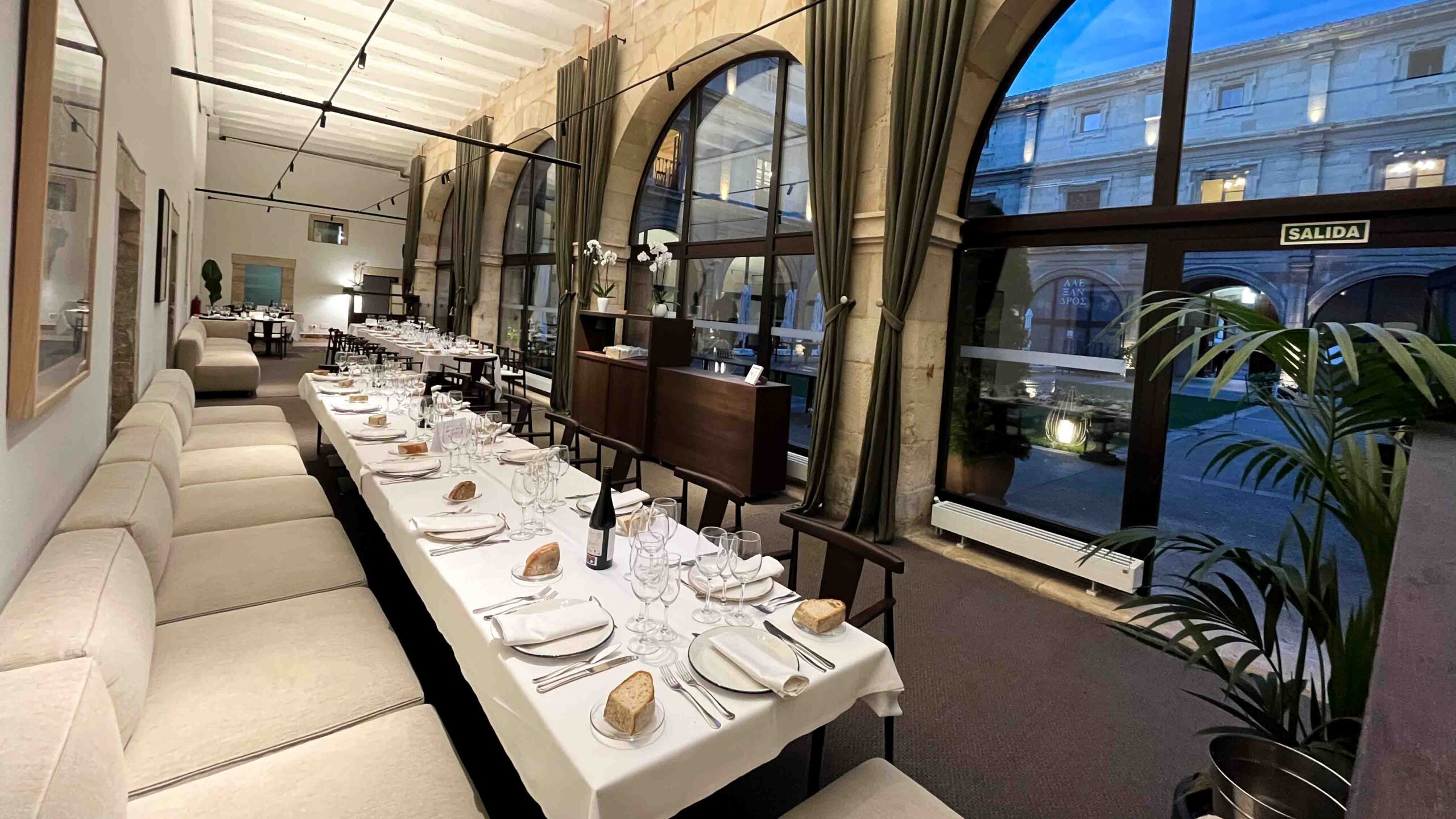 Real Colegiata San Isidoro. Hotel Real Colegiata San Isidoro, Restaurant in Leon