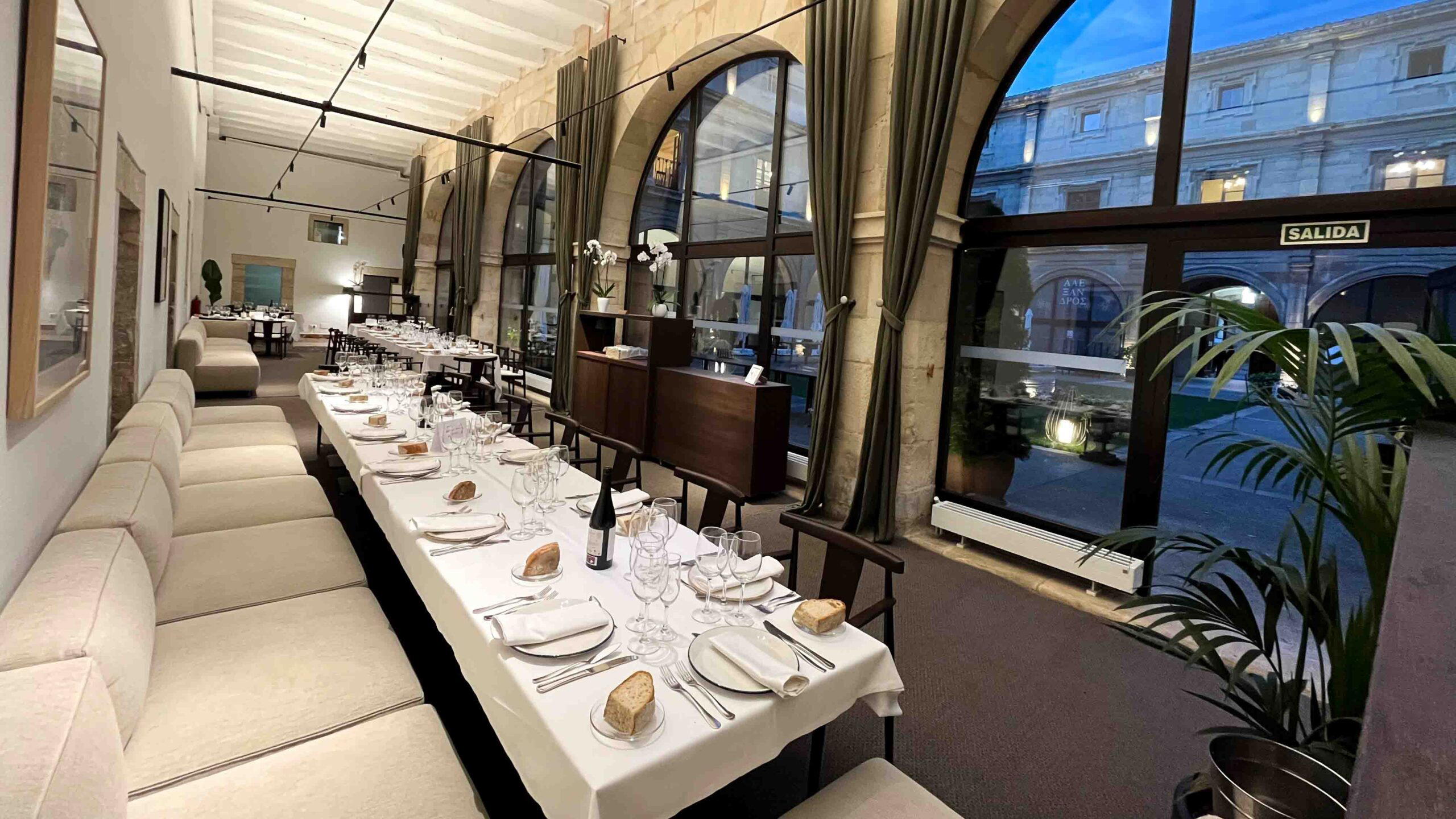 Real Colegiata San Isidoro. Hotel Real Colegiata San Isidoro restaurant in Leon
