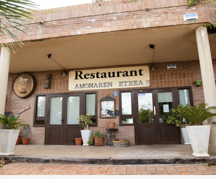 Amonaren Etxea restaurant in Botarell, Spain