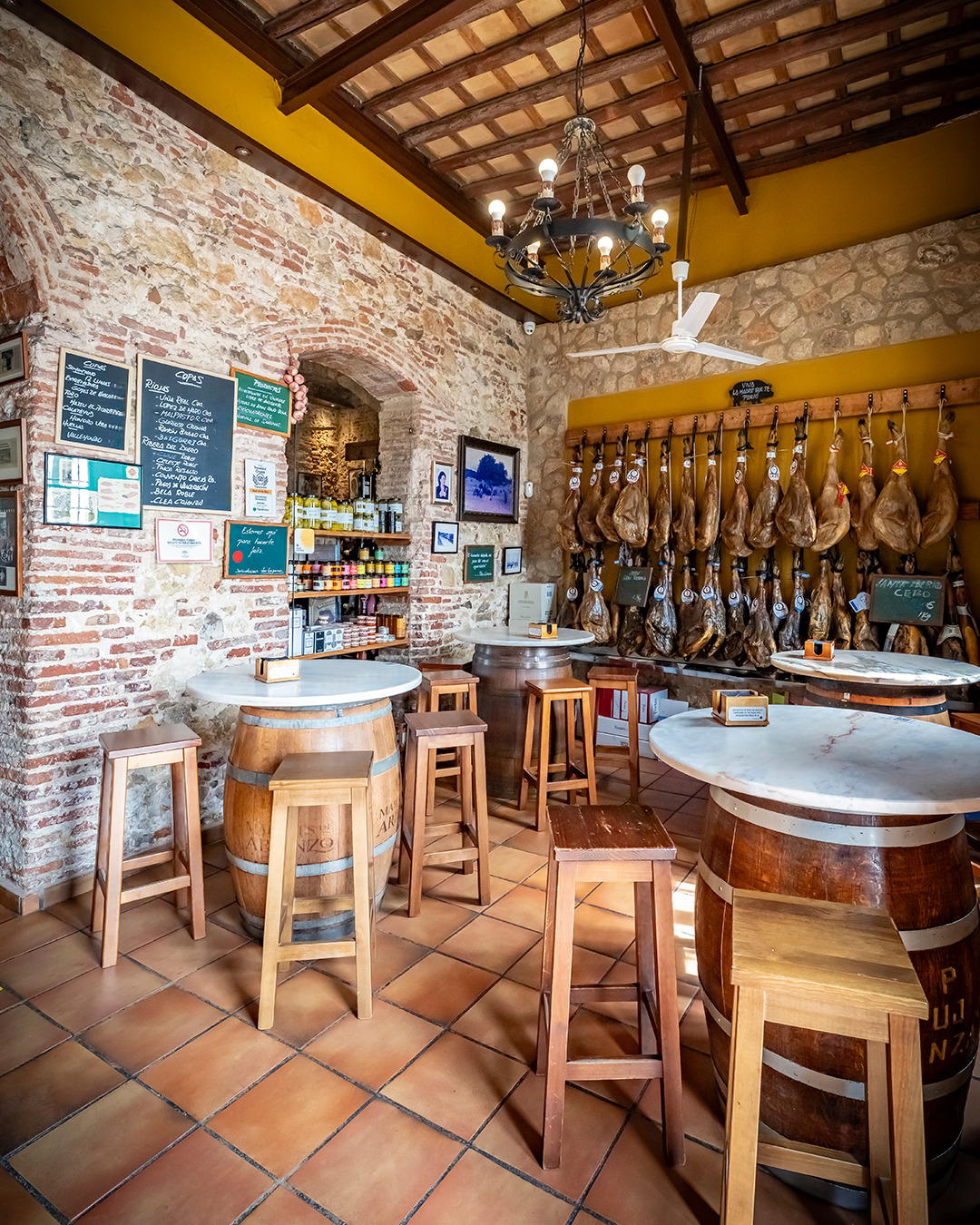 Delicatessen Merkajamón restaurant in Ayamonte