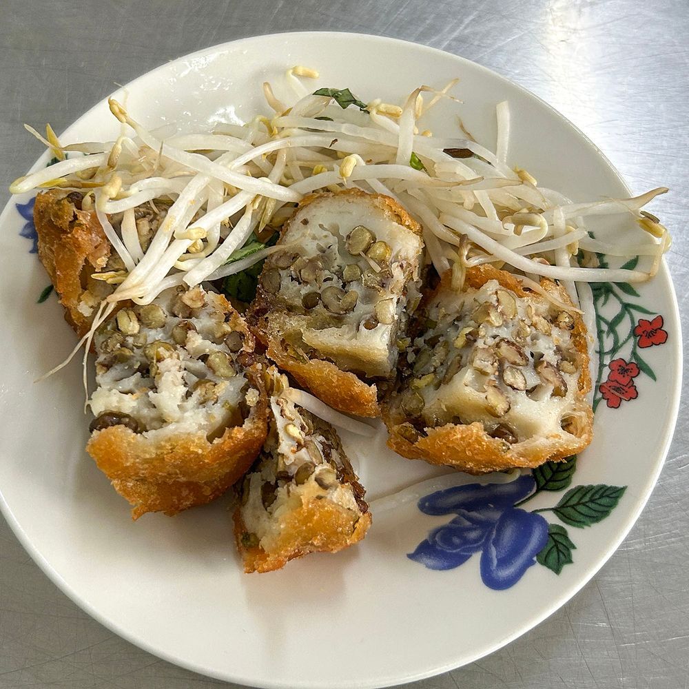 Bánh Cuốn Tây Hồ 127 restaurant in Ho Chi Minh City