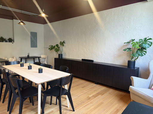 Cherry On Top Coffee & Wine Bar, Bar in Alexandria