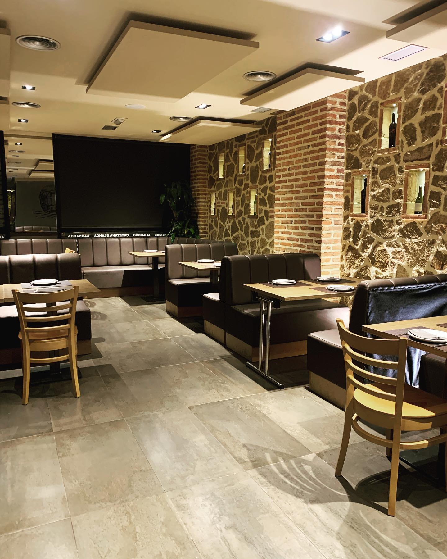 2 de Vins, Restaurant in El Prat De Llobregat