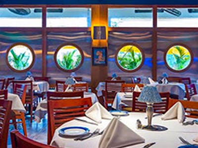 USS Nemo Restaurant, Restaurant in Naples