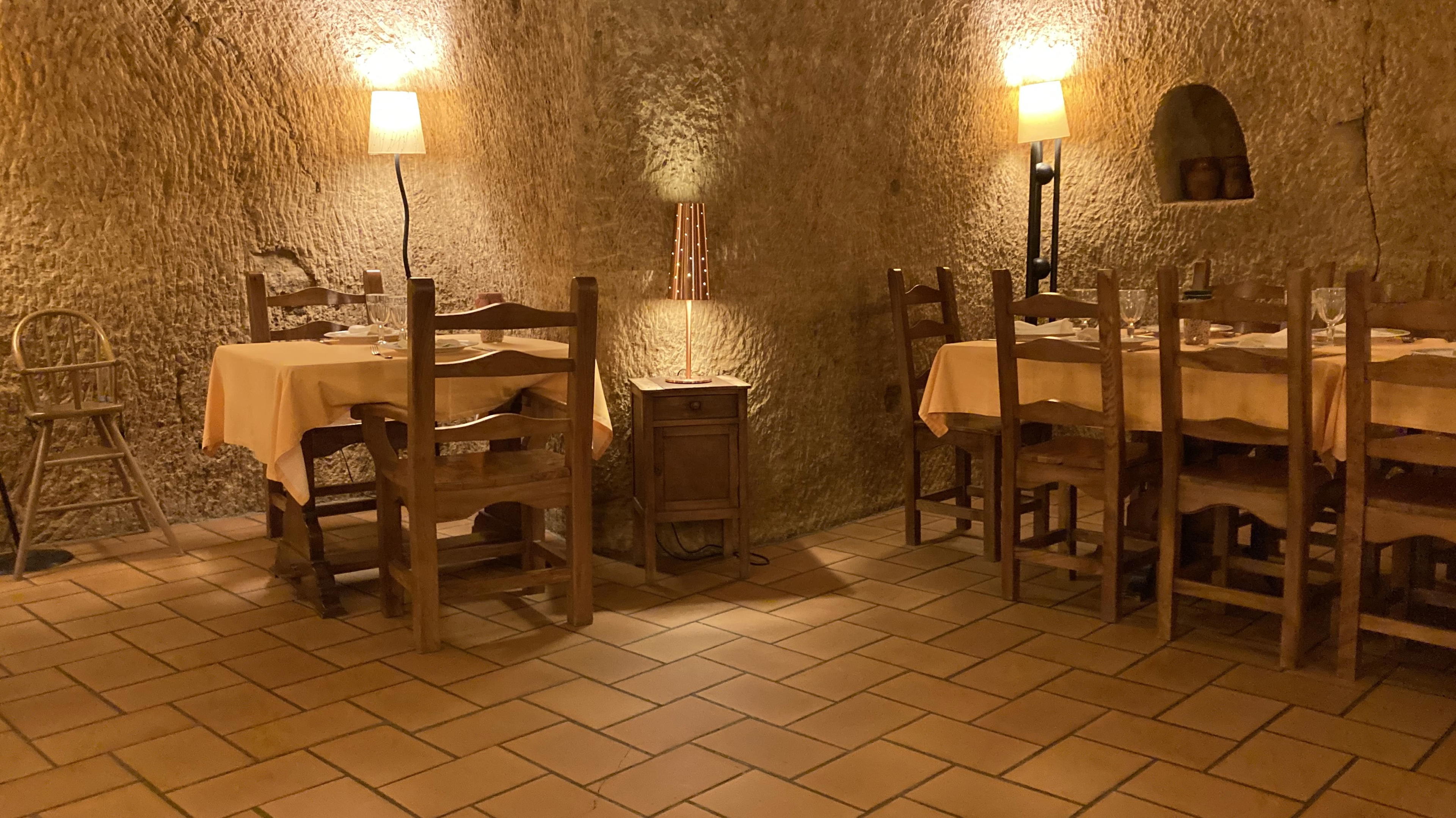 Los Poínos restaurant in Valdevimbre