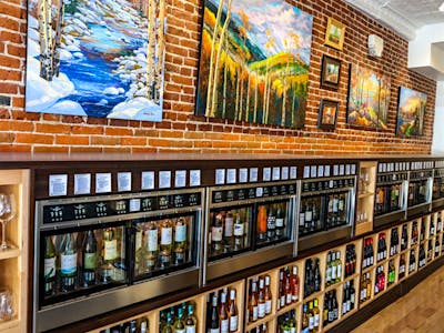2 Roots Art & Wine Gallery, Eau Claire, United States